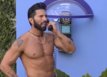 "Me dan ganas de besarme" Poncho de Nigris es tachado de narcisista