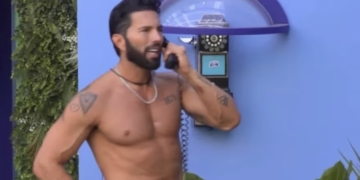 "Me dan ganas de besarme" Poncho de Nigris es tachado de narcisista