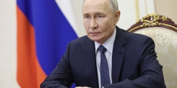 Se dsiculpa Vladimir Putin por incidente con el avión comercial azerí