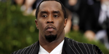 Acusa Sean ‘Diddy’ Combs a federales de “espiarlo en la cárcel”
