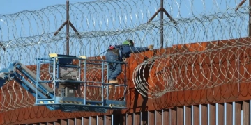 Tras fallo judicial, ratifica Donald Trump que ampliará el muro fronterizo