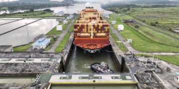 Donald Trump amenaza con retomar control del canal de Panamá