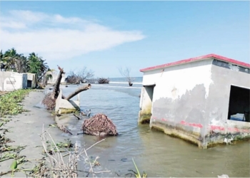 Se reunirá Javier May con afectados por erosión costera en Centla
