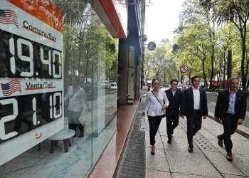 Logra el peso su mejor arranque desde 2010