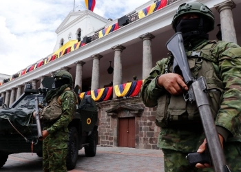 Noboa inicia con cerco militar su campaña de relección