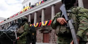 Noboa inicia con cerco militar su campaña de relección