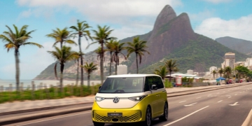 En Brasil quieren acabar con los accidentes, así que han creado una ley: de día todos los carros deben encender sus luces