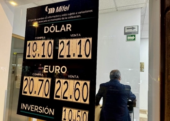 Peso mexicano amanece nuevamente presionado frente al dólar