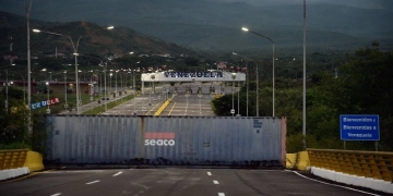Venezuela cierra su frontera con Colombia por supuesta 'conspiración internacional'