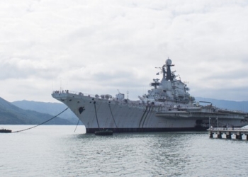 En China decidieron convertir un portaviones soviético en un parque de atracciones, el problema es que se incendio