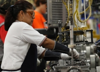 Producción industrial avanzó 0.1% mensual en octubre: Inegi