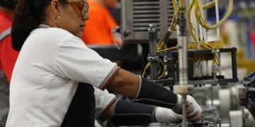 Producción industrial avanzó 0.1% mensual en octubre: Inegi