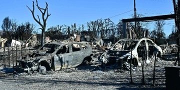Reavivan los incendios en Los Ángeles; suman 24 víctimas