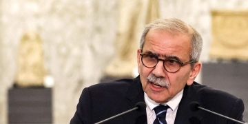 Prioriza el primer ministro libanés restaurar viviendas por guerra con Israel