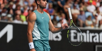 Carlos Alcaraz avanza en Abierto de Australia